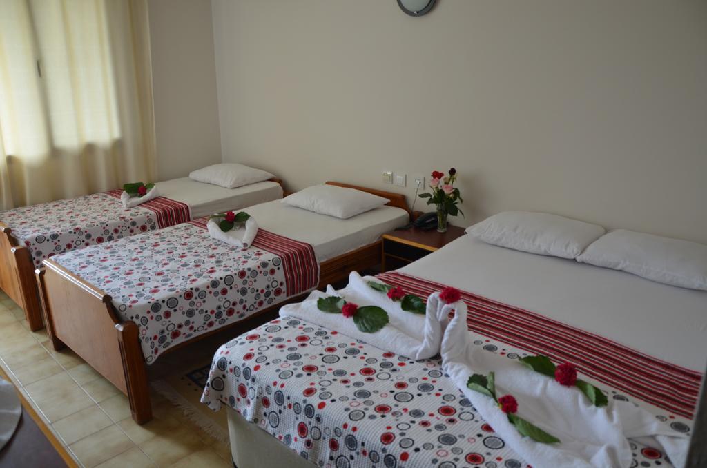 Dilek Hotel Menderes Rum bild