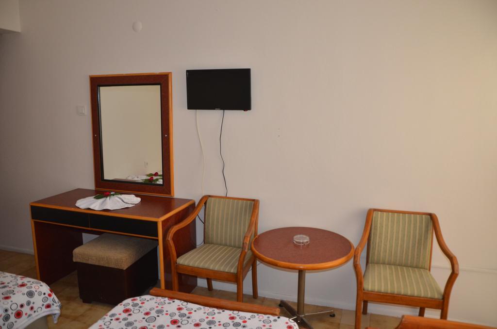 Dilek Hotel Menderes Rum bild